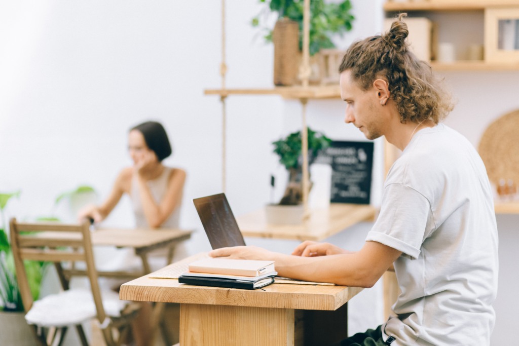 Как выбрать музыкальный формат для бизнеса